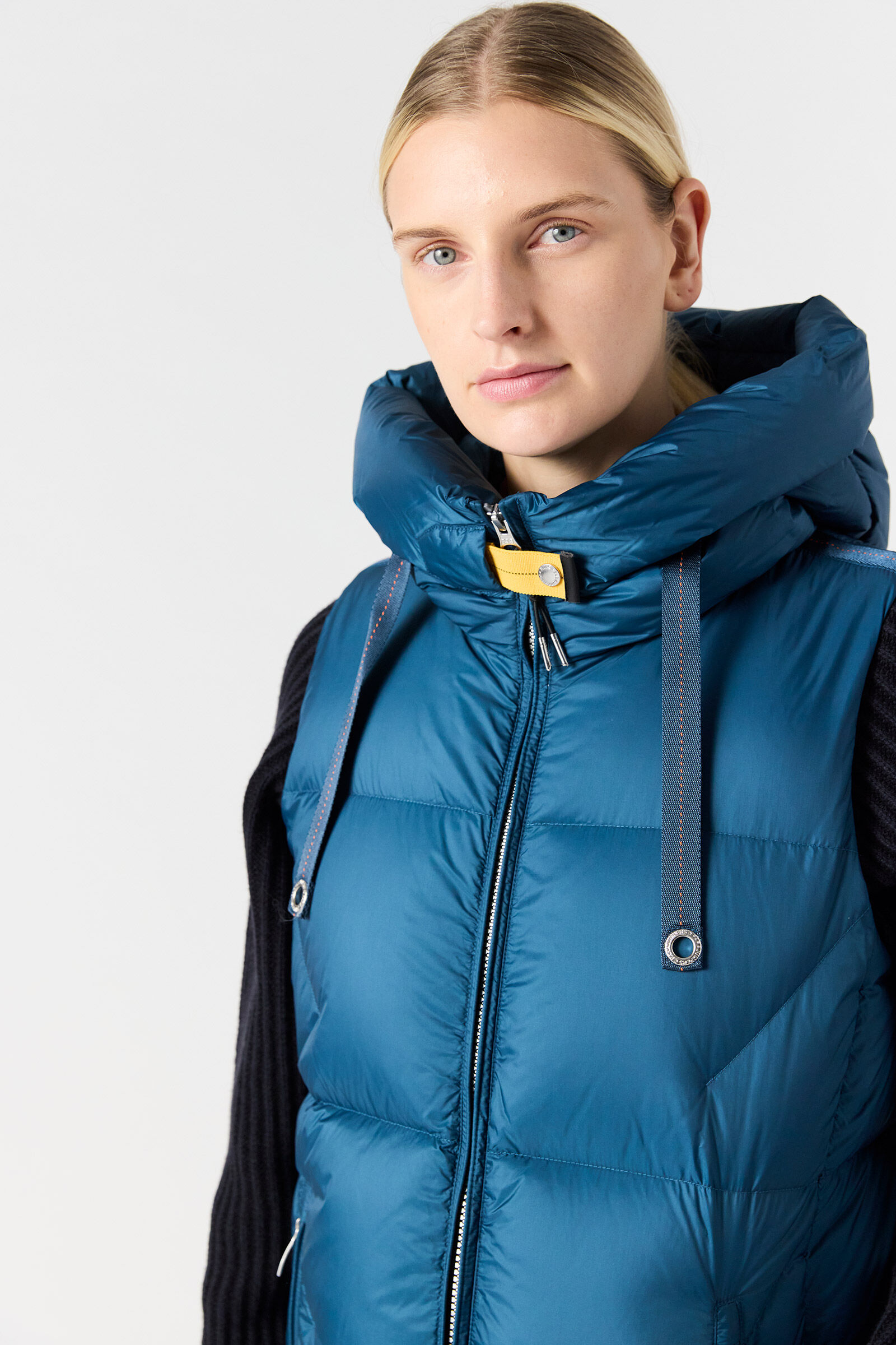 VOLUME NECK DOWN VEST ネイビー M VOLUME NECK DOWN VEST ネイビー M Navy Down Vest in Technical